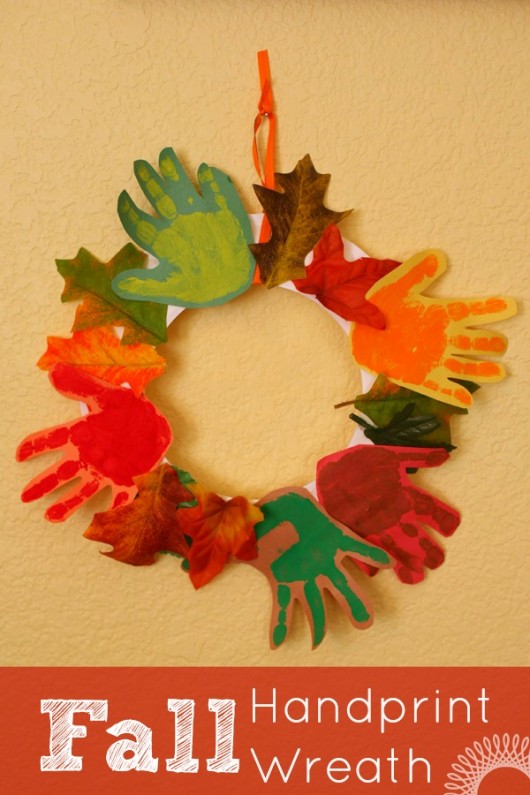 Fall handprint wreath craft for kids - Evolving Motherhood