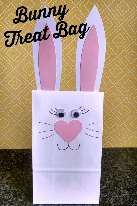Adorable spring or Easter craft idea: bunny treat bags! // evolvingmotherhood.com
