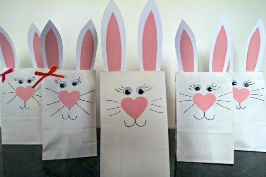 Bunny craft idea for Easter // evolvingmotherhood.com