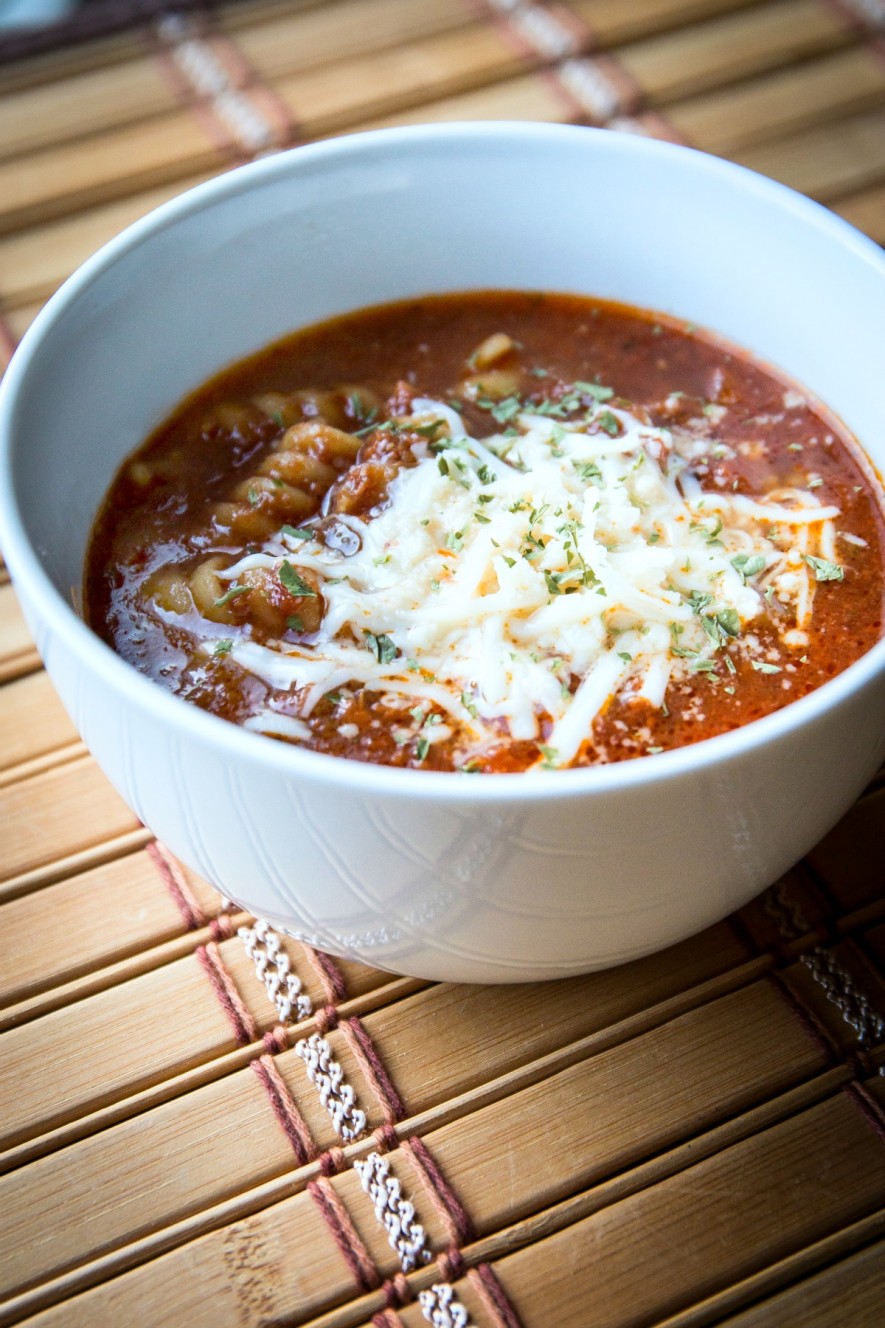 This slow cooker lasagna soup recipe is so delicious. It's perfect for the whole family and a great way to put your Crock Pot to use. //evolvingmotherhood.com