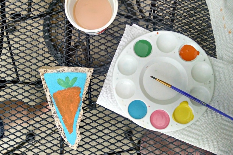 hand painted decorative garden markers are a perfect gift for Mother's Day. // evolvingmotherhood.com