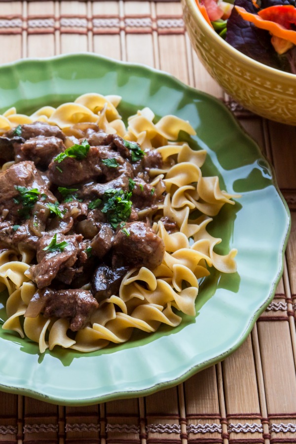 This slow cooker beef burgundy recipe is the perfect dinner for busy nights, and it's so yuumy your family will come back for seconds. // evolvingmotherhood.com